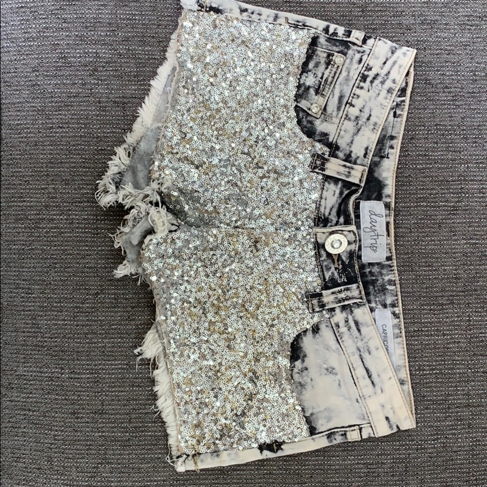 Bedazzled size 26 Daytrip shorts
